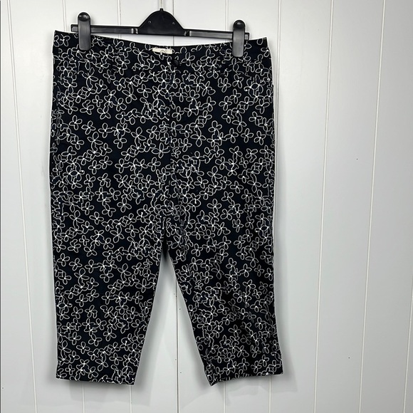 St. John’s Bay Womens Capri Pants 12 Navy Blue/White Button/Zip Fly Pockets NWOT - Picture 1 of 15